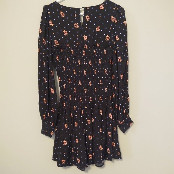 NWT FREE PEOPLE Black Floral Star Pattern Smocked Bodice Mini Dress Size XSmall - Picture 2 of 13